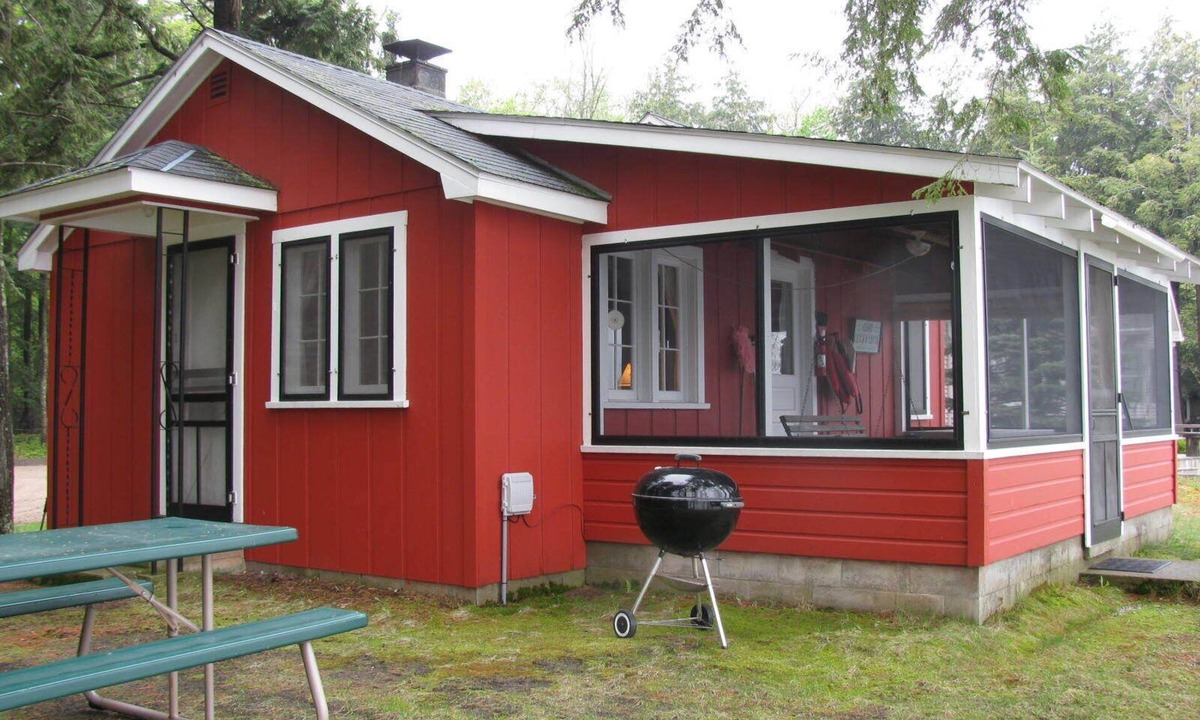 Honor Cabin | Twin Birch Resort - The Red Laker Cabin: Lakefront with Dock, Rowboat, and Kayak!