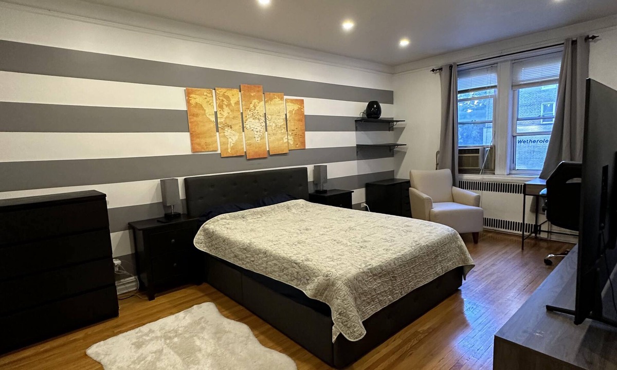 Queens Condo | Two Large Cozy Bedroom Condominium that is 20 mins train ride to Manhattan