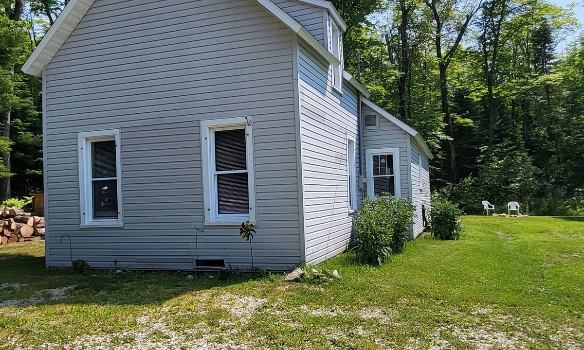 Hessel House | U.P. living, cozy retreat, a work in progress - THIS IS NOT the Taj Mahal