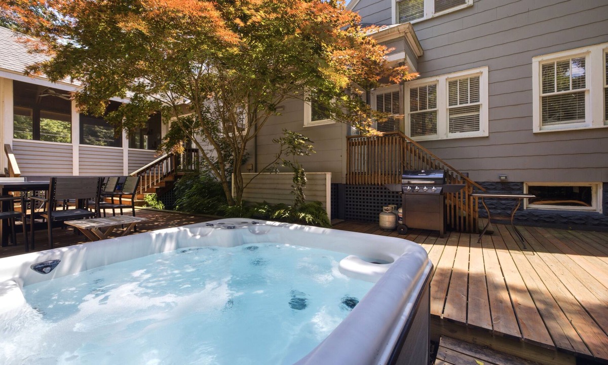 New Buffalo Cottage | Union Pier Beach Style Cottage Close to Lake Michigan!