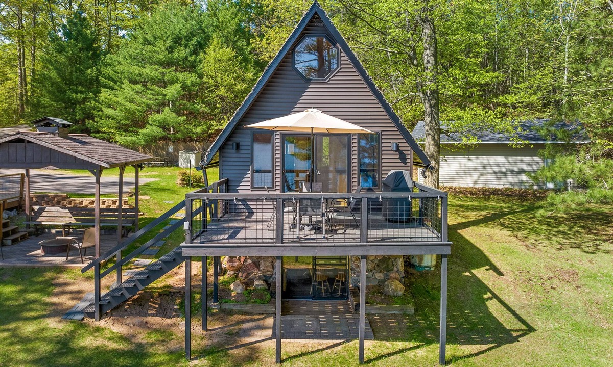 Eagle River Cabin | Unique A-Frame cabin/Sauna/Pet friendly/Nearby Trails