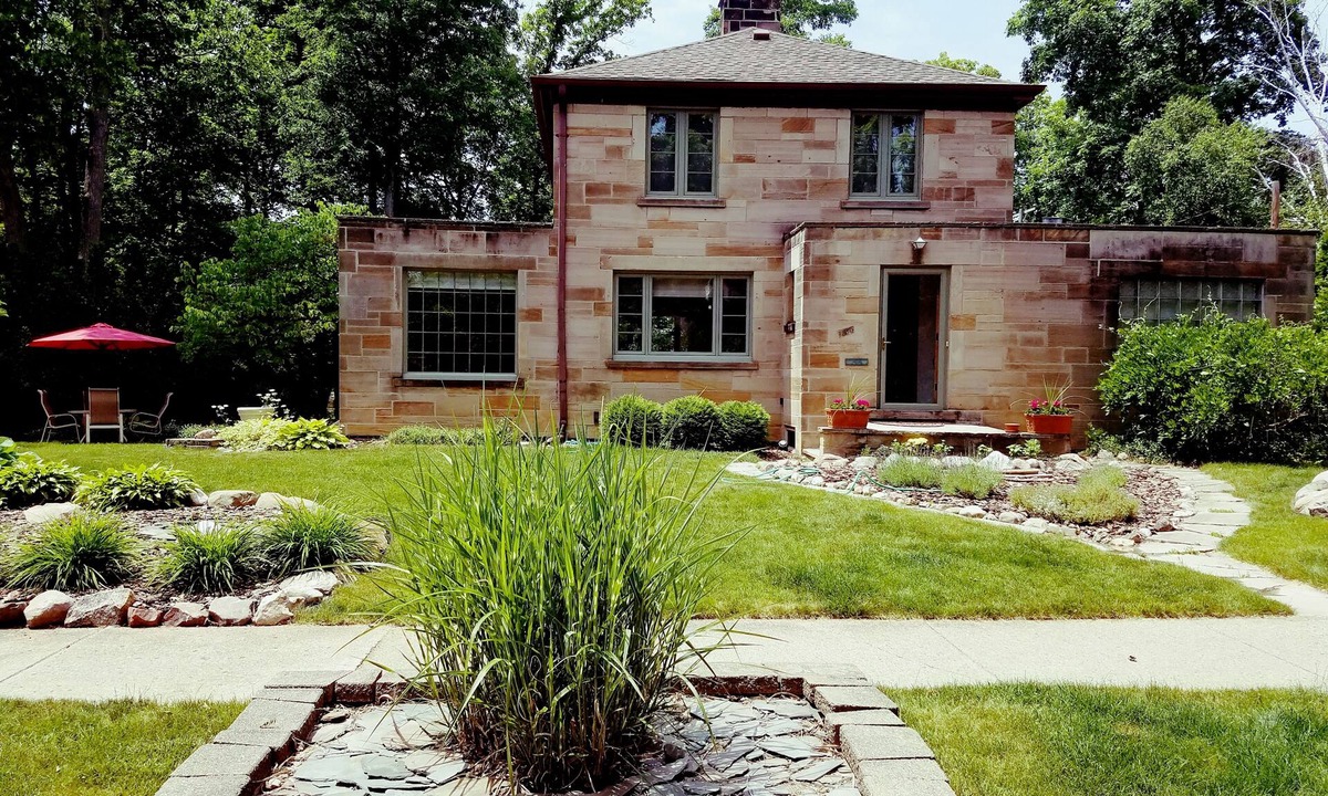 Dicken House | Unique Ann Arbor Short Term Rental - Perfect for Football Weekends & Graduation