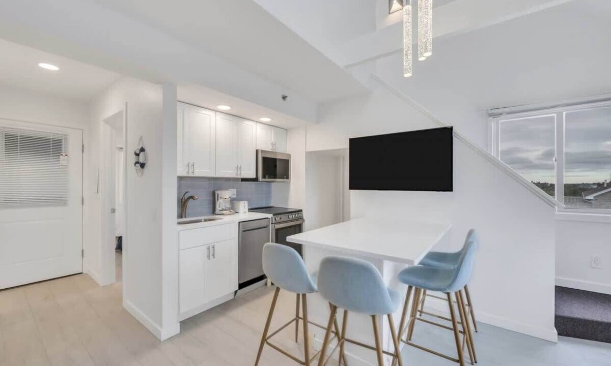 Napeague Apartment | Unit 2021: 1-Bedroom with Loft | 2nd Floor-Bay View | Court Side