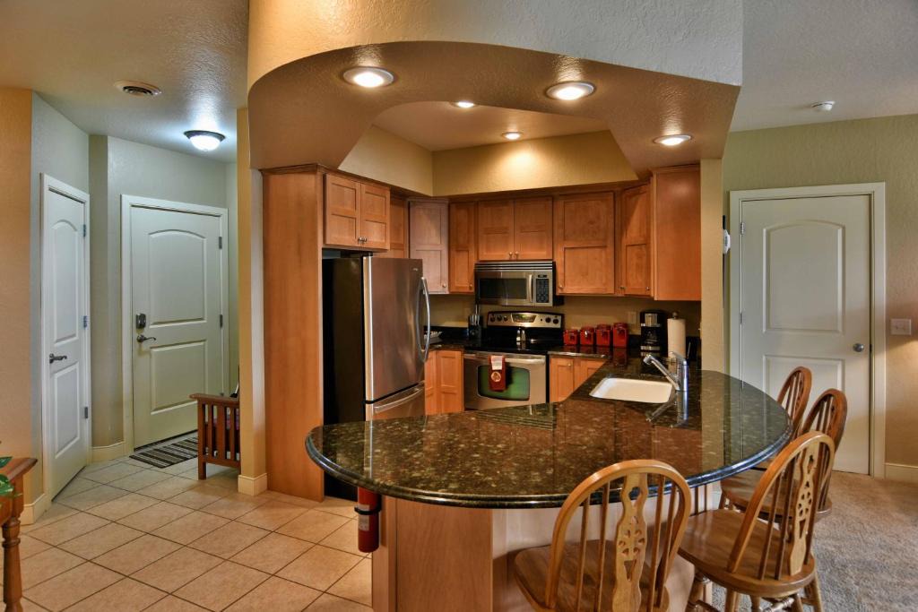 Birchwood Apartment | Unit 411A 1 Bd 1 Ba Condo Condo