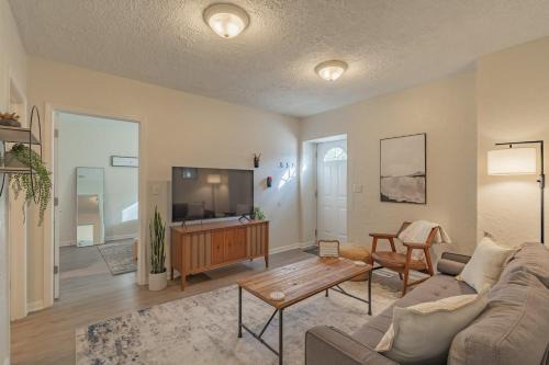 Marion Apartment | University Suite "B"