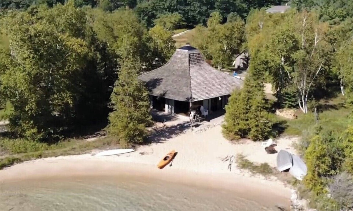 Lake Township Cabin | Unplug, Unwind, and Escape at Lwardcove's private beach!