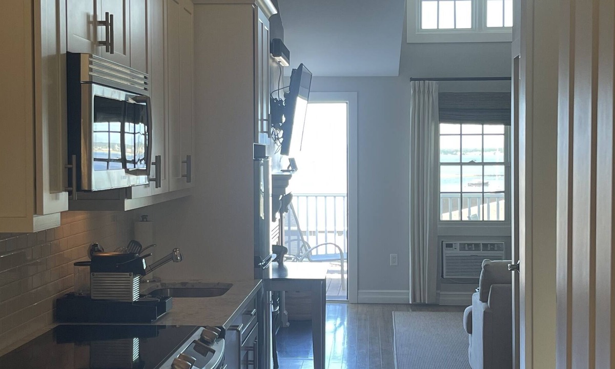 Watch Hill Condo | Upscale Condo in historic Watch Hill across from Naragansett Bay