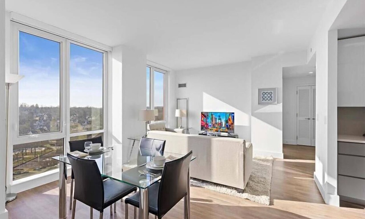 White Plains Apartment | Upscale Downtown 2BR | Lux Amenities | Laundry