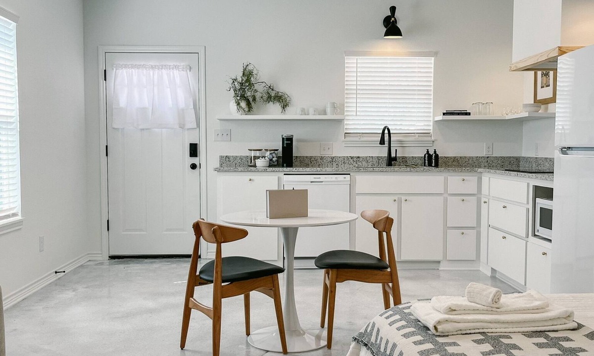 Abilene Apartment | Upscale studio with skyline view