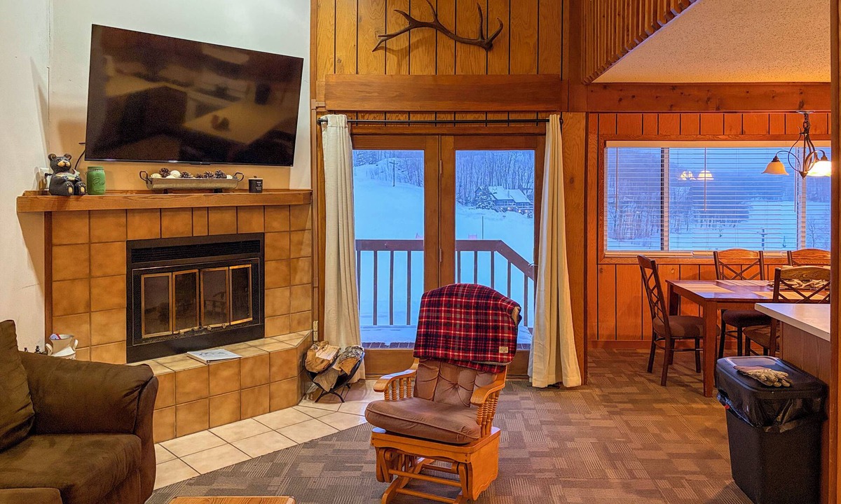 Upson Cabin | Upson Ski-In/Ski-Out, End-Unit Cabin w/Fireplace!