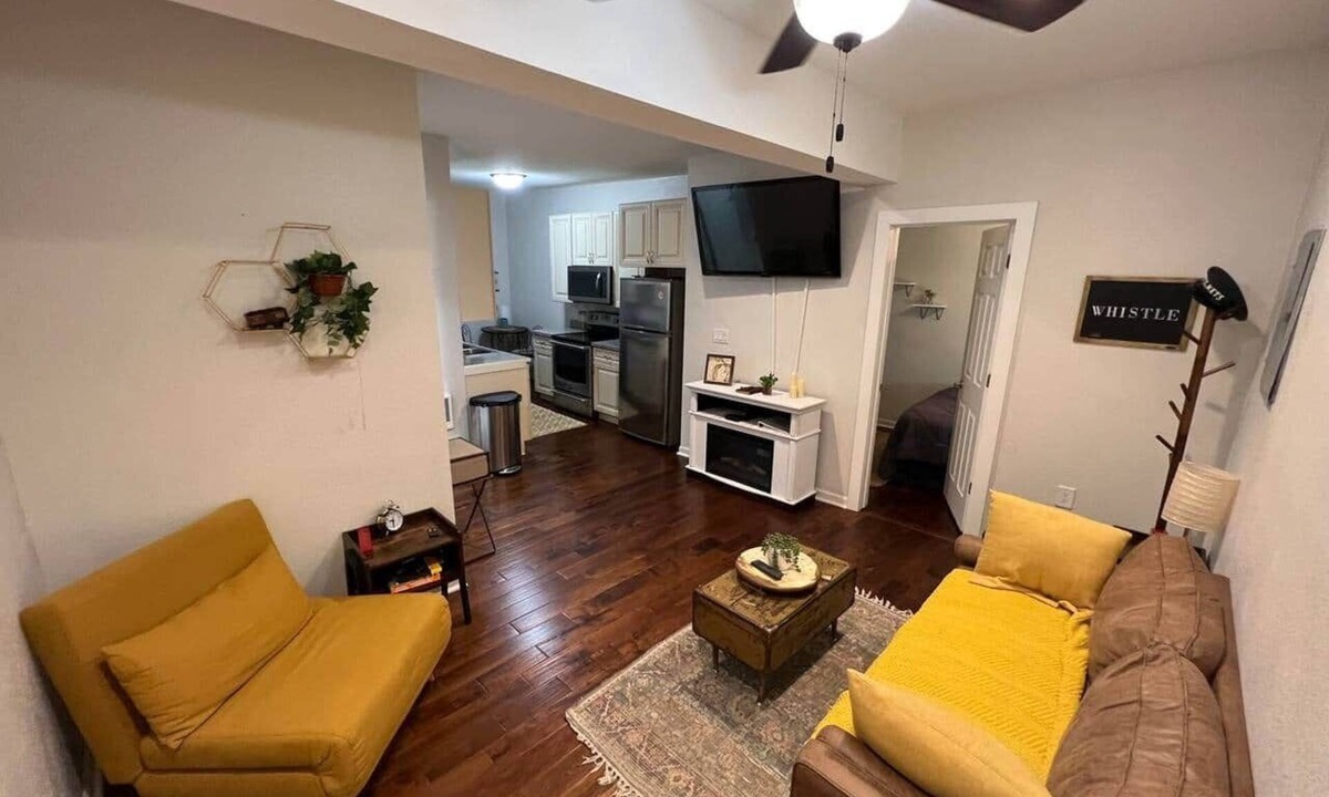 Shorewood-Tower Hills-Harbert Apartment | Sawyer Getaway | Walk to Downtown