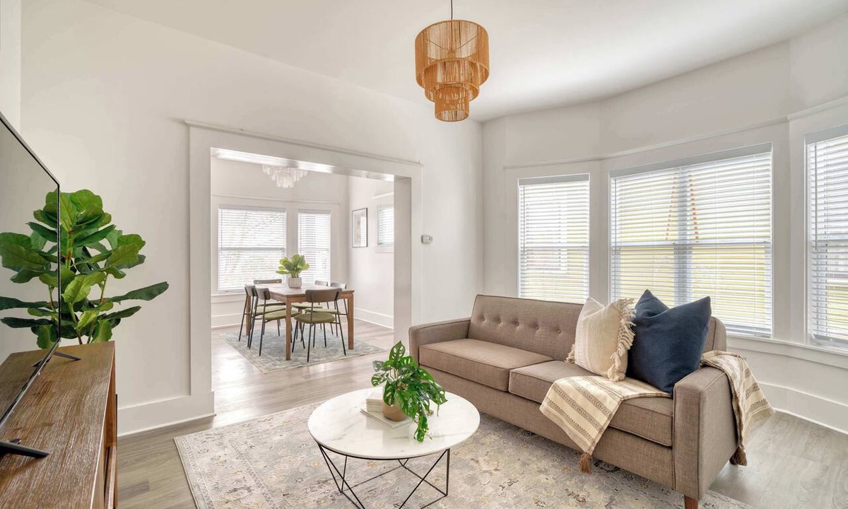 King House | Victorian Vibes 3BR Steps to Mississippi