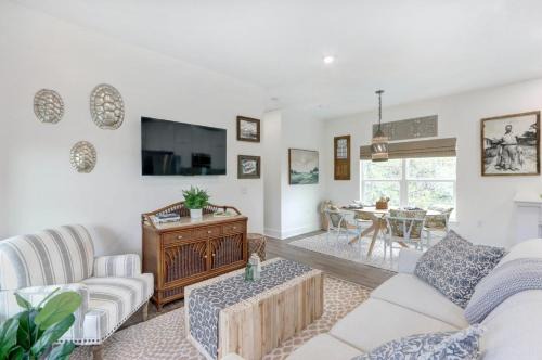 Thunderbolt House | Village on The Bluff: On Top of Thunderbolt by Lucky Savannah