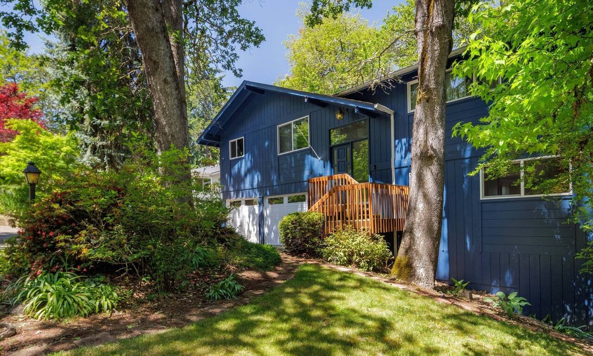 Western House | Wake Robin House - Comfortable & Close To Campus 4 Bedroom Home