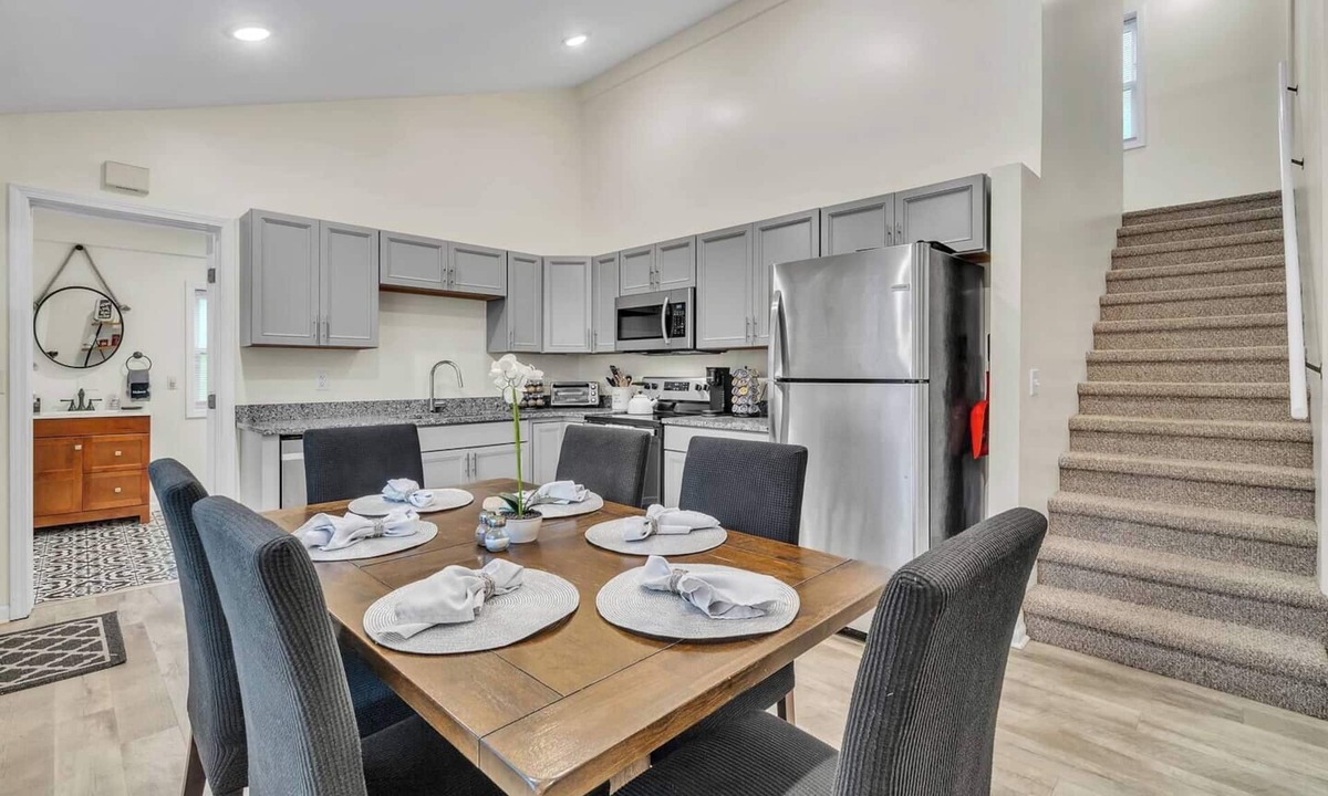 Water Hill House | Walk Downtown | Parkside | City View | Beautifully Remodeled
