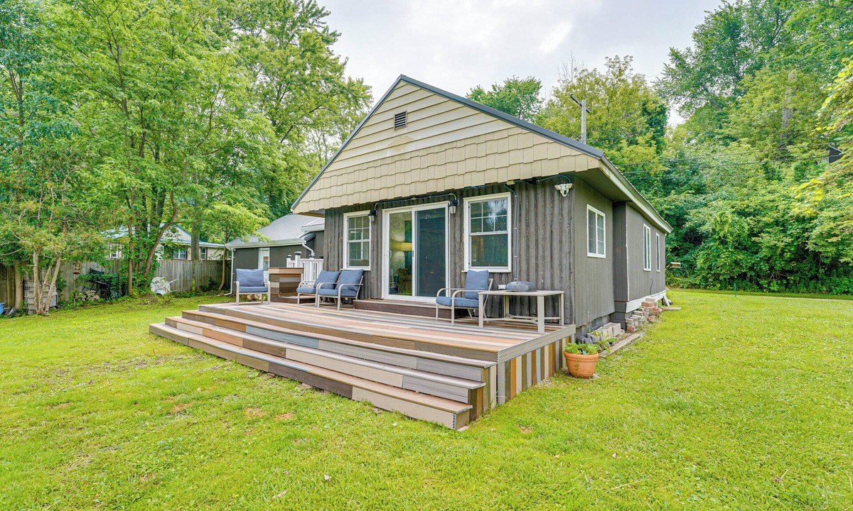 Allenton Cottage | Walk to Cranberry Lake: Quaint Family Cottage