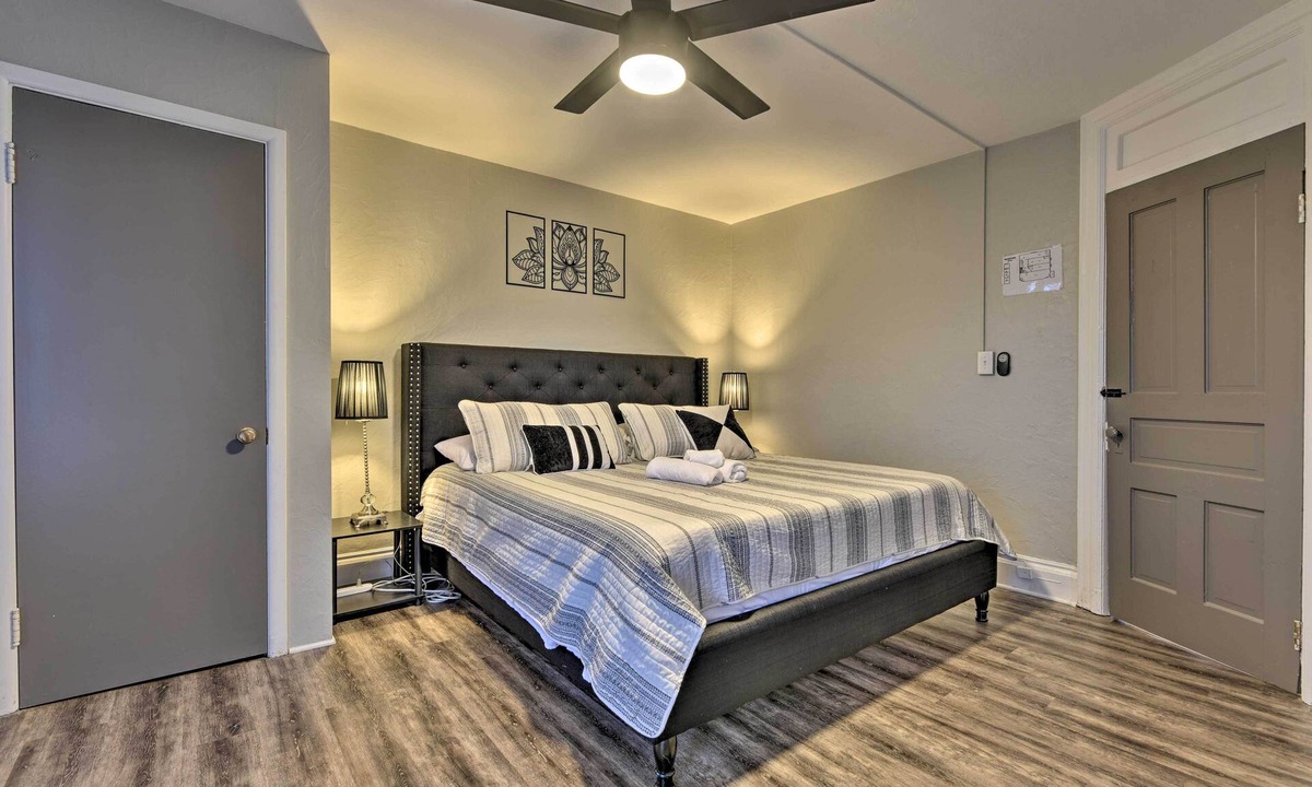 Niagara Falls Apartment | Walk to Niagara Falls! Family Home w/Yard