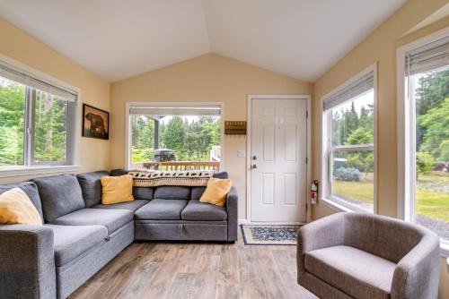 Beaver House | Walk to Sol Duc River! Cozy Home Near Forks