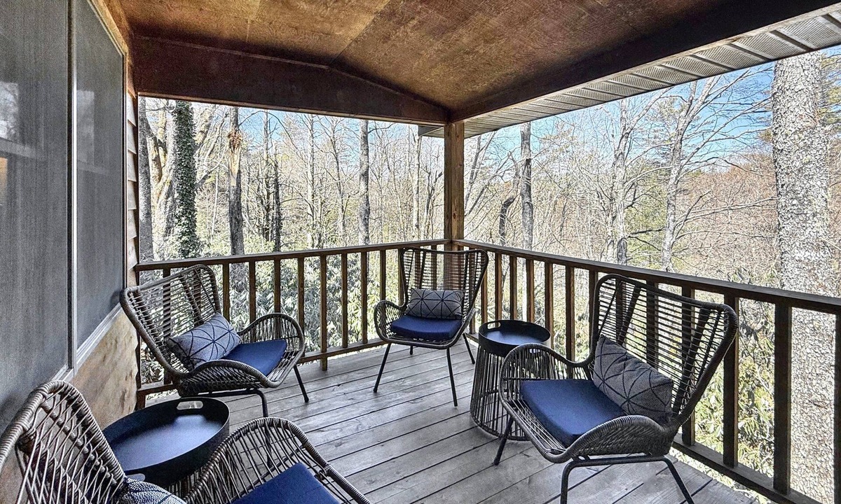 Highlands Cabin | Walk to town,covered deck dining,wood-burning fireplace
