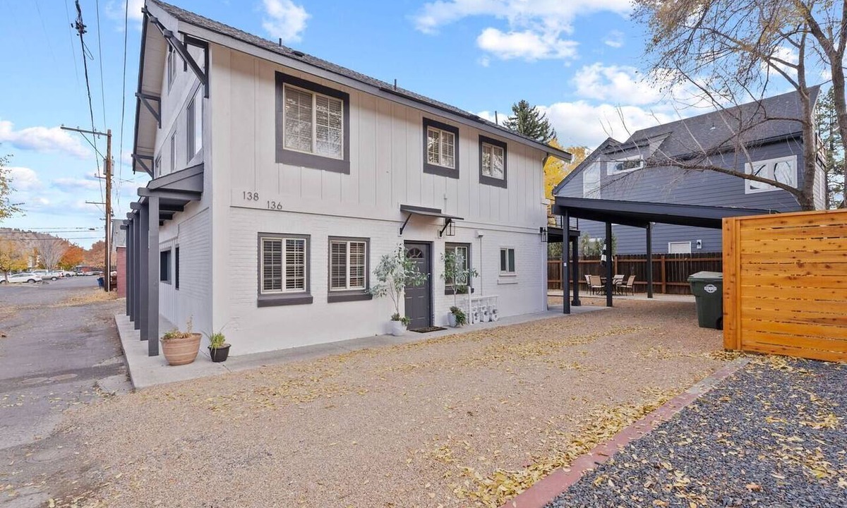 Bend House | Walkable Downtown Spa Retreat