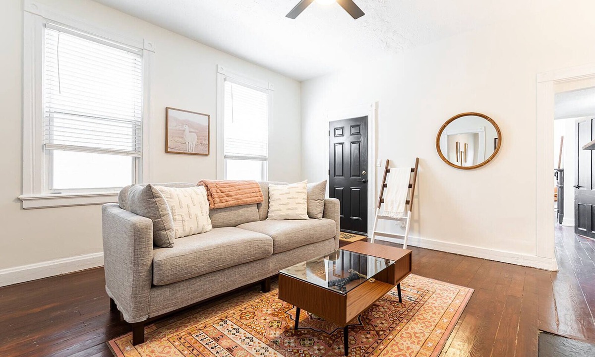 East Walnut HIlls House | Walkable East Walnut Hills/Modern 1BR + Workspace