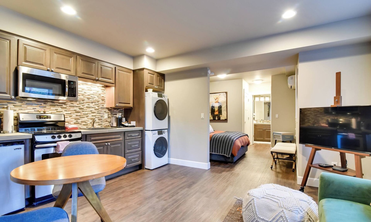 Goose Hollow Apartment | Walkable Portland Studio < 1 Mi to Dtwn!