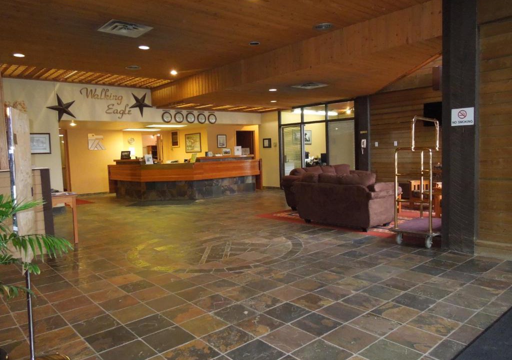Rocky Mountain House Hotel | Walking Eagle Inn & Lodge