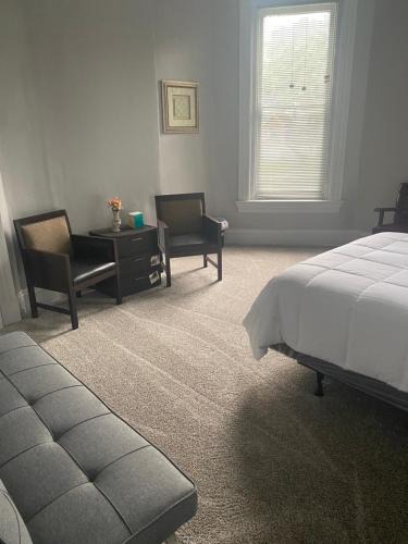 Walnut Hills House | Walnut Hills Studio/Private room