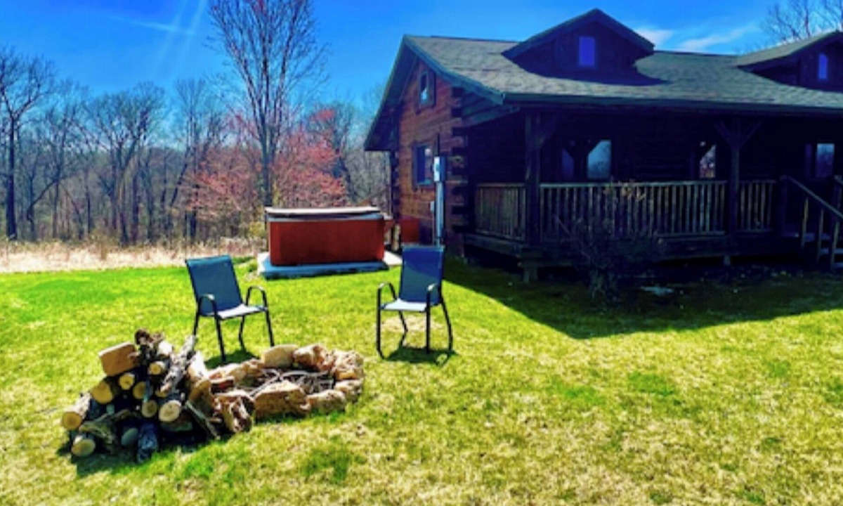 Waterville Cabin | Walnut Ridge Cabin 2 Bedrooms and Hot Tub Jacuzzi