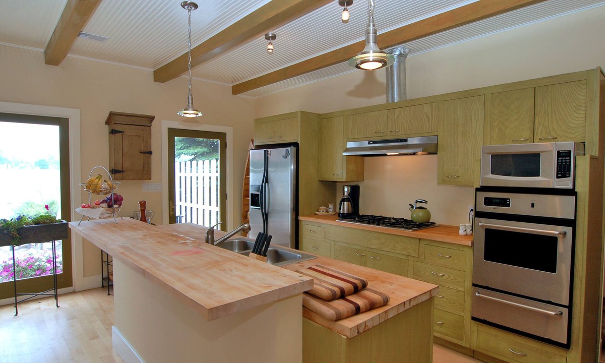 Bridgman House | Warren Dunes - Large 2 Br-2 Bath, Hot Tub, Wbfpl , Next To Wineries
