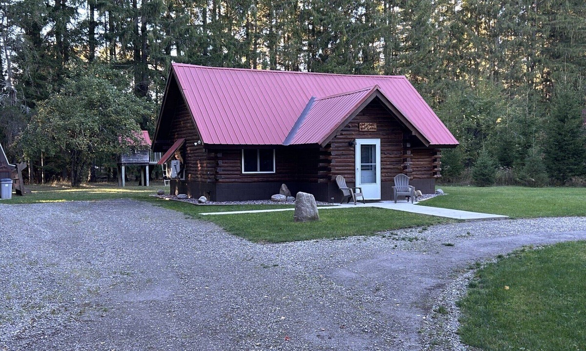 Munising Cabin | Waterfall Cabin - Pictured Rocks Lodging