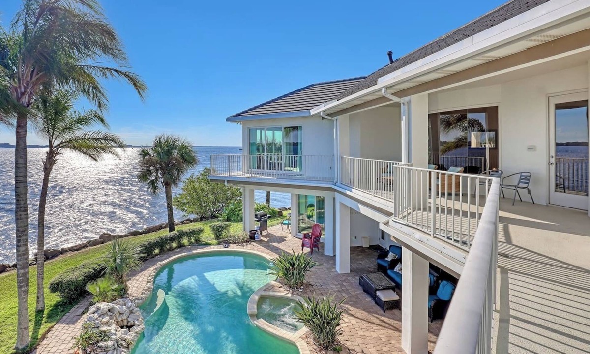 Rockledge House | Waterfront 8bd/6ba Sleep 17 Pool Dock 4 miles USSA