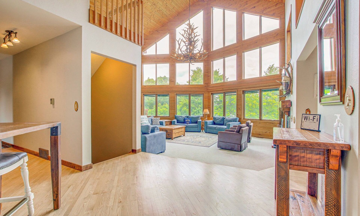 Day Cottage | Waterfront Central Wisconsin Cabin w/Indoor Pool!