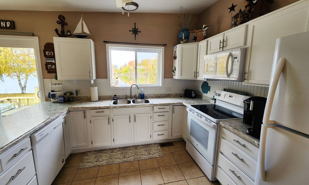 Weidman House | Waterfront - Hot Tub, Game room, Kayaks, Paddle king!