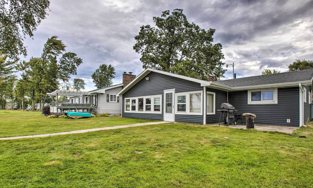 Houghton Lake Cabin | Waterfront Houghton Lake Cabin w/Private Dock