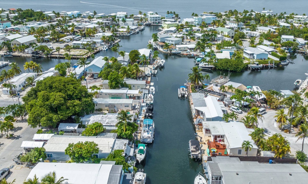 Cross Key Waterways House | Waterfront Key Largo Home 45’ Dock + Boat Lift 3BR/2.5BA Bay & Ocean Access