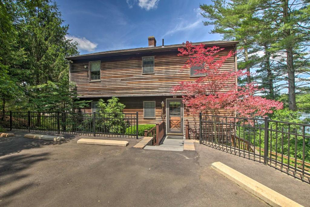 West Brookfield House | Waterfront New England House on Wickaboag Lake!