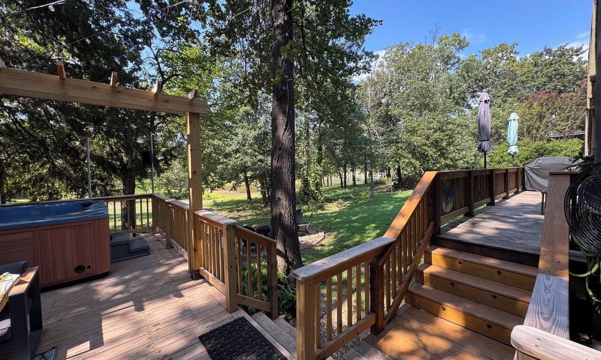 Longtown Apartment | Waterfront Studio with Hot Tub & Fire Pit Sleeps 4