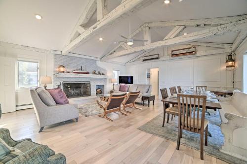 Suttons Bay House | Waterfront Suttons Bay: Wine Trail, Pickleball