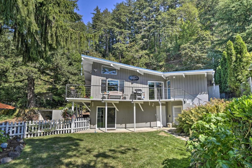 Troutdale House | Waterfront Troutdale Hideaway: Sandy River Fishing