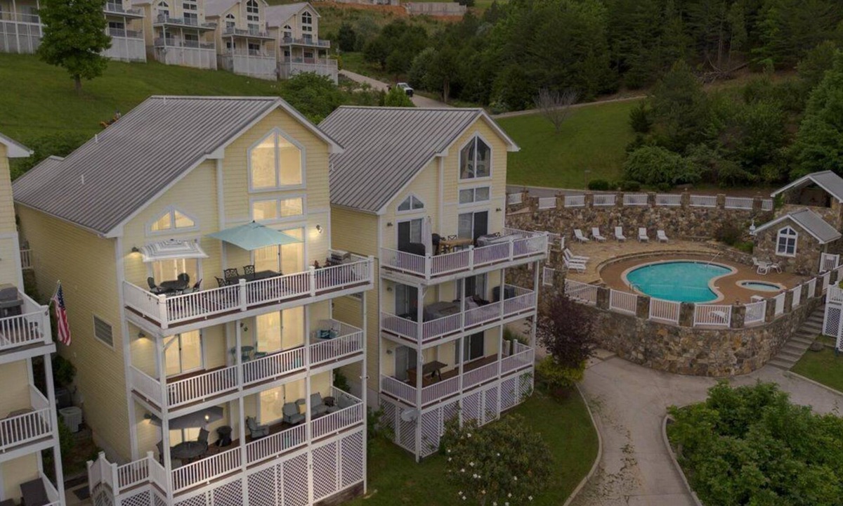 La Follette Villa | Waterfront villa on Norris Lake | Private pool | 5 king beds, 3 ensuite, sleeps 10 | For guests who take care of nice things.
