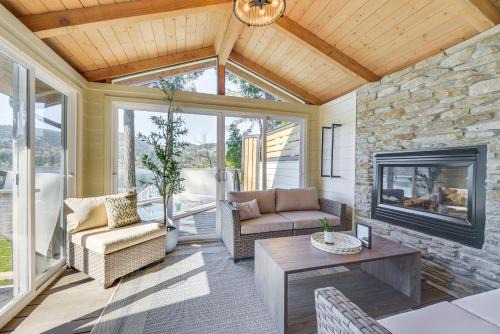 Olympia House | Waterfront Washington Getaway w/Hot Tub & Deck!