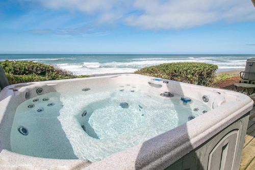 Lincoln Beach House | Wave Watcher