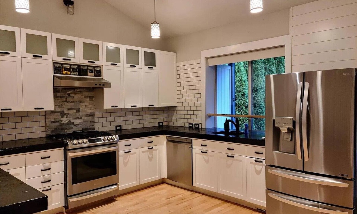 Happy Valley House | Welcome to a 3-bedroom pet friendly house in adorable Happy Valley