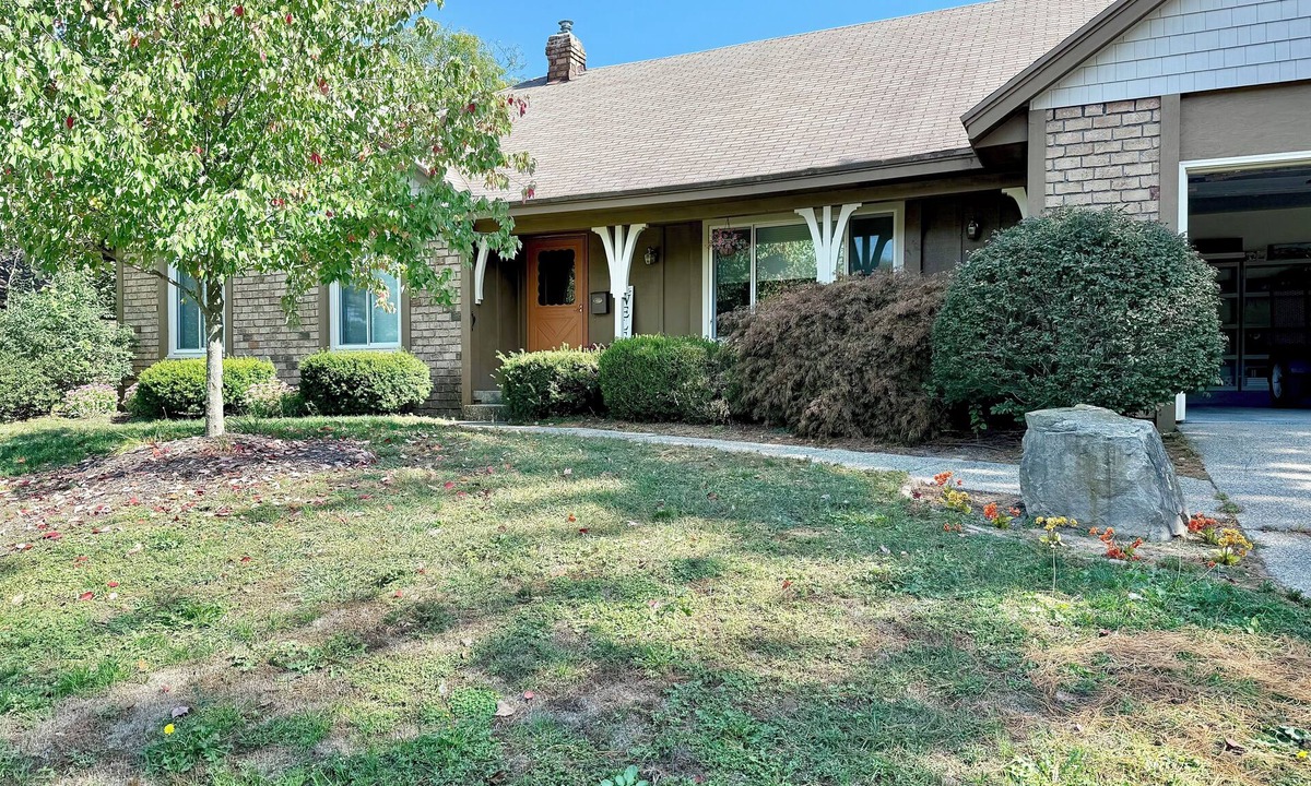 Northview House | Welcome to Cedar Ridge House, enjoy the homey feel in this quiet neighborhood.