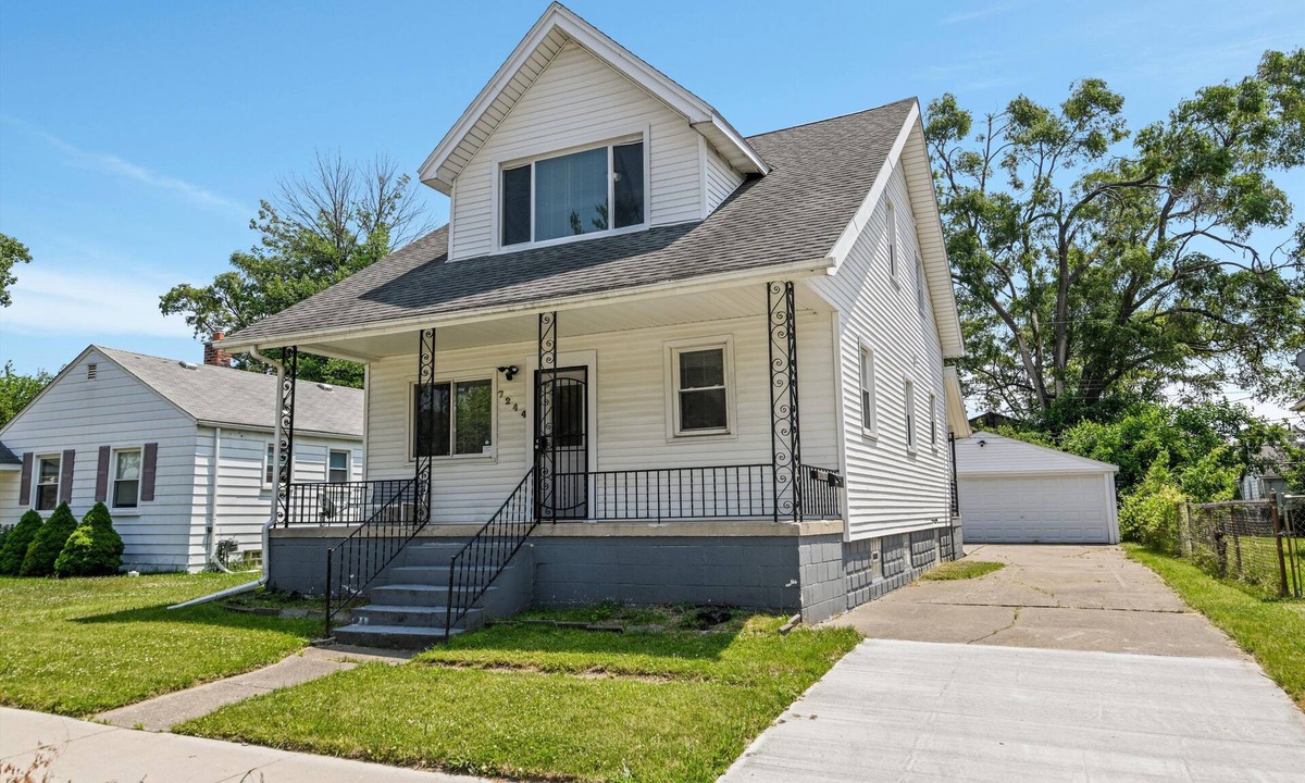 Warren House | Welcome to our charming two-bedroom in Warren/Detroit, MI n