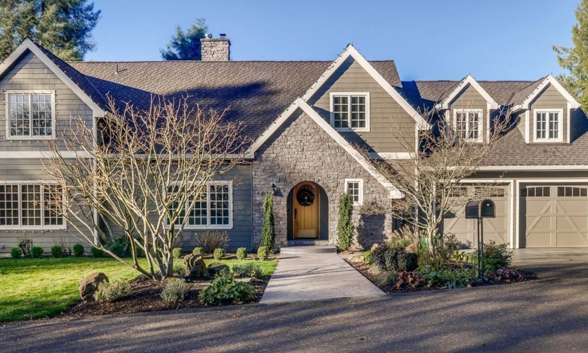 Cedar Hills Apartment | Welcome to our Luxury Memory Lane Hideaway