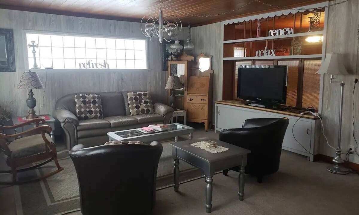 Ishpeming Apartment | West End Stay & Play: Back Unit