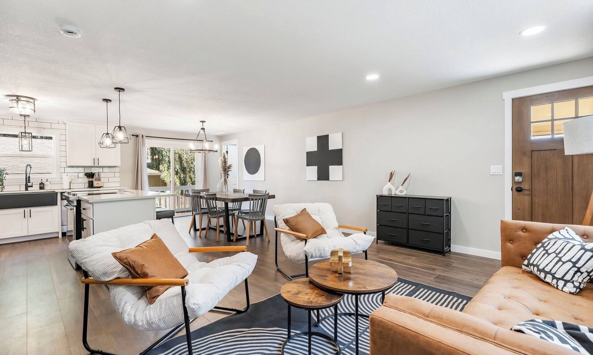 Bolton House | West Linn Wanderlust: Your Mid-Term Retreat