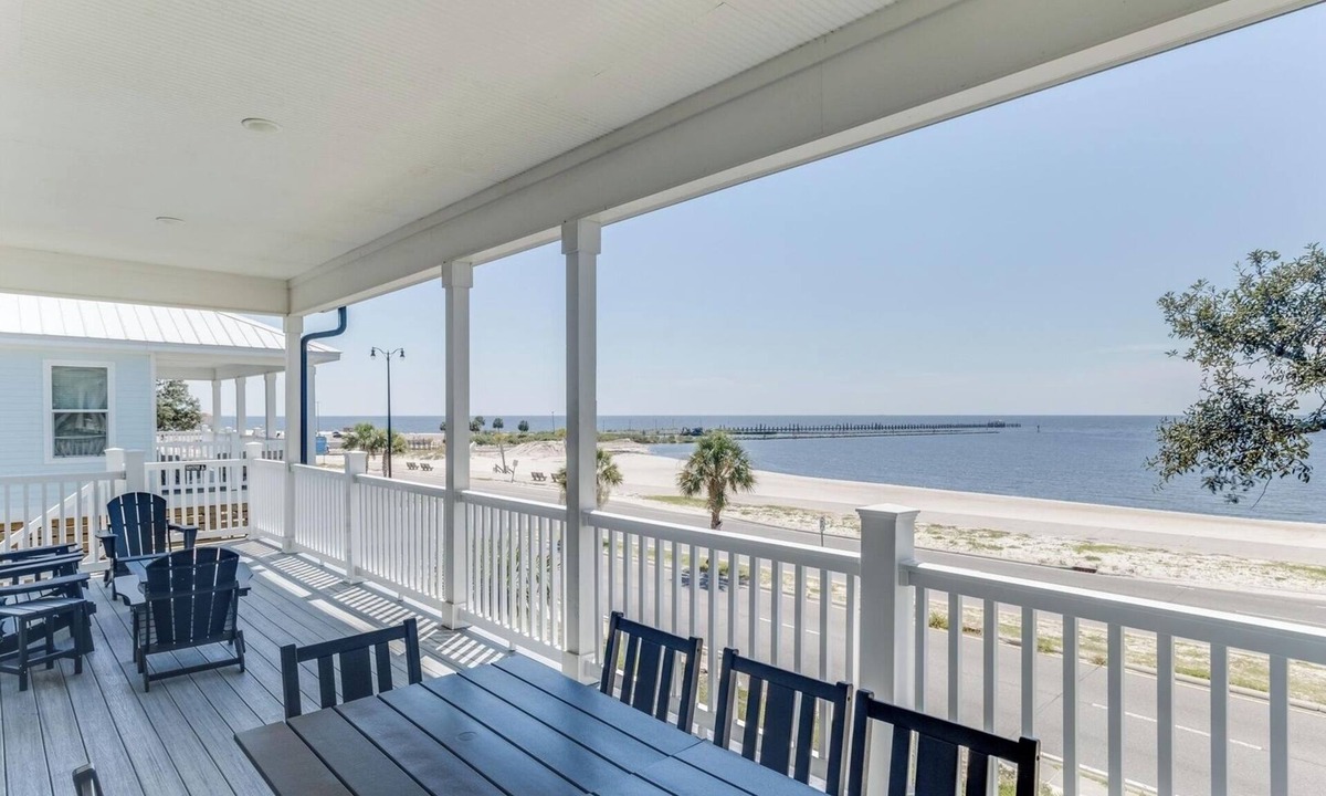 Mississippi City House | White Breeze